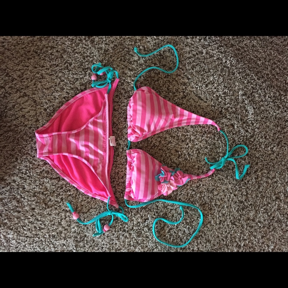 Light and dark pink bikini.